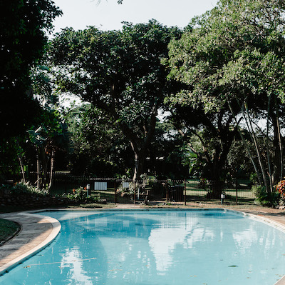 swimming pool swimming pool